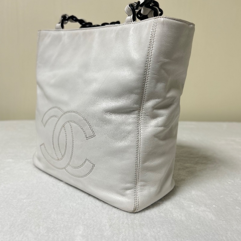 Chanel 白色皮革黑塑膠把手托特包-1