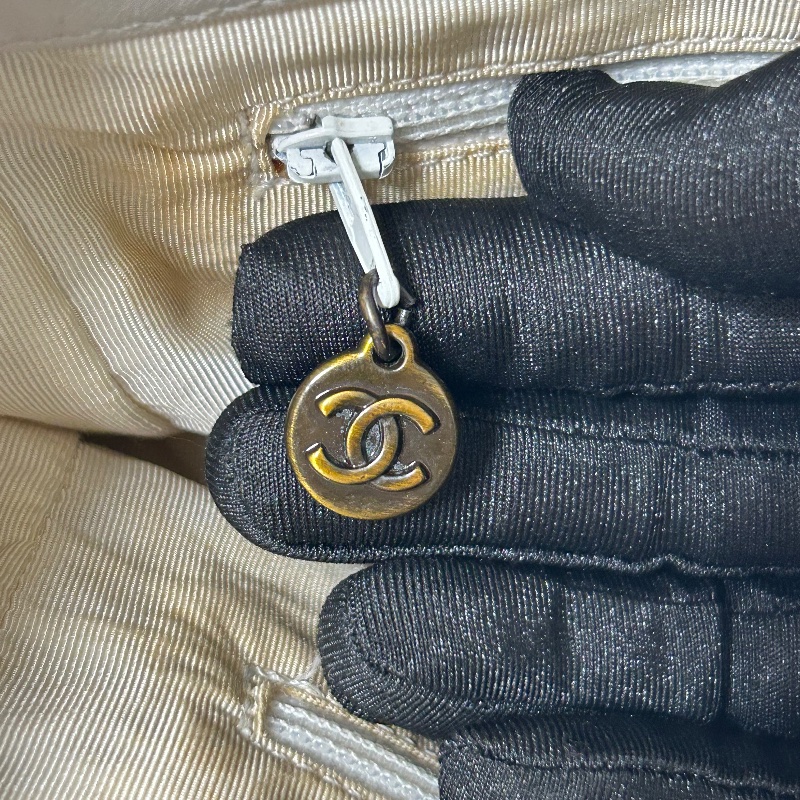 Chanel 白色皮革黑塑膠把手托特包-3