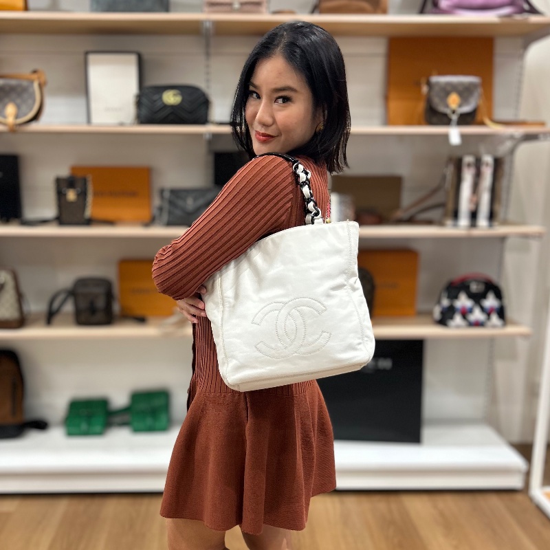 Chanel 白色皮革黑塑膠把手托特包-5