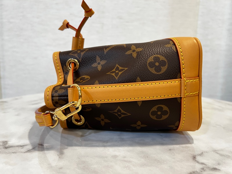 LV 原花金釦Mano Noe 水提斜背水桶包-4