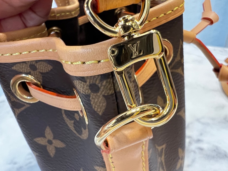 LV 原花金釦Mano Noe 水提斜背水桶包-13