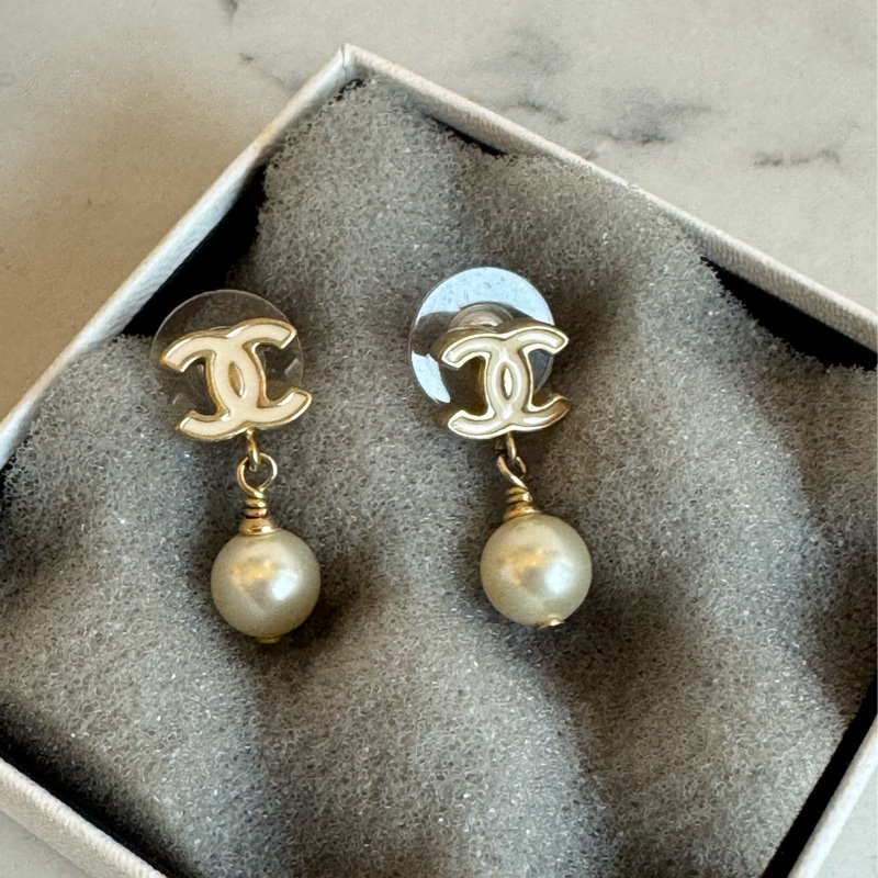 Chanel白雙C珍珠耳環-1