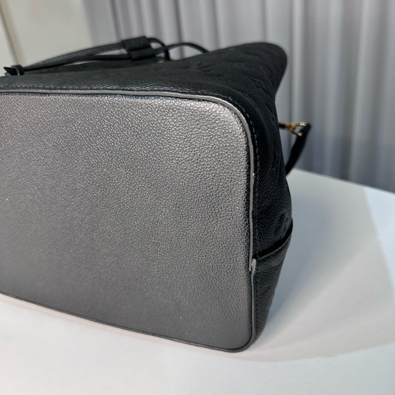 LV neonoe黑色全牛皮壓紋水桶包-1