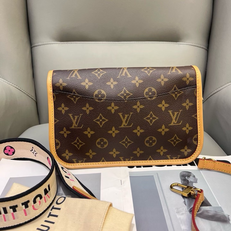 LV diane 法棍包黑色肩帶-1