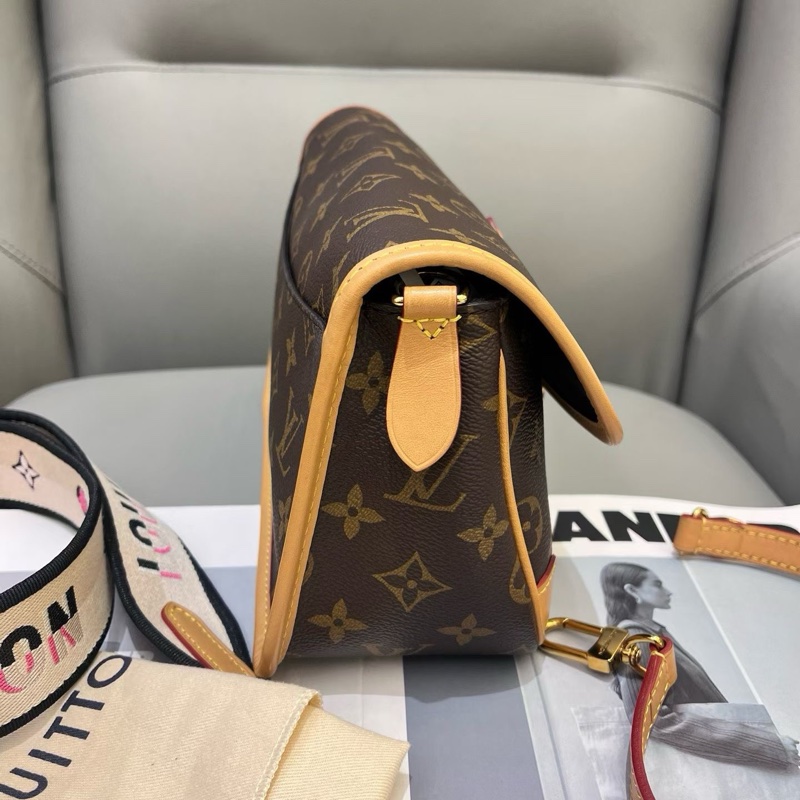 LV diane 法棍包黑色肩帶-4