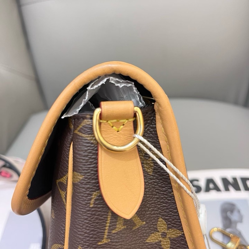 LV diane 法棍包黑色肩帶-5