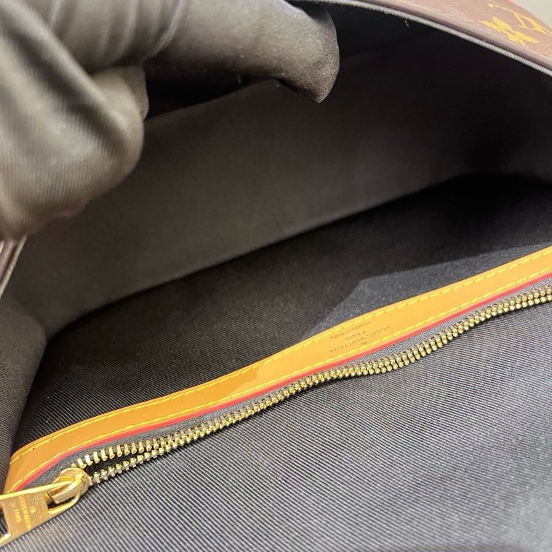 LV diane 法棍包黑色肩帶-7