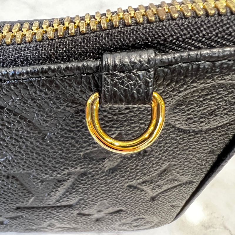 LV 黑牛皮壓紋Easy Pouch On Strap金釦肩斜背包-14