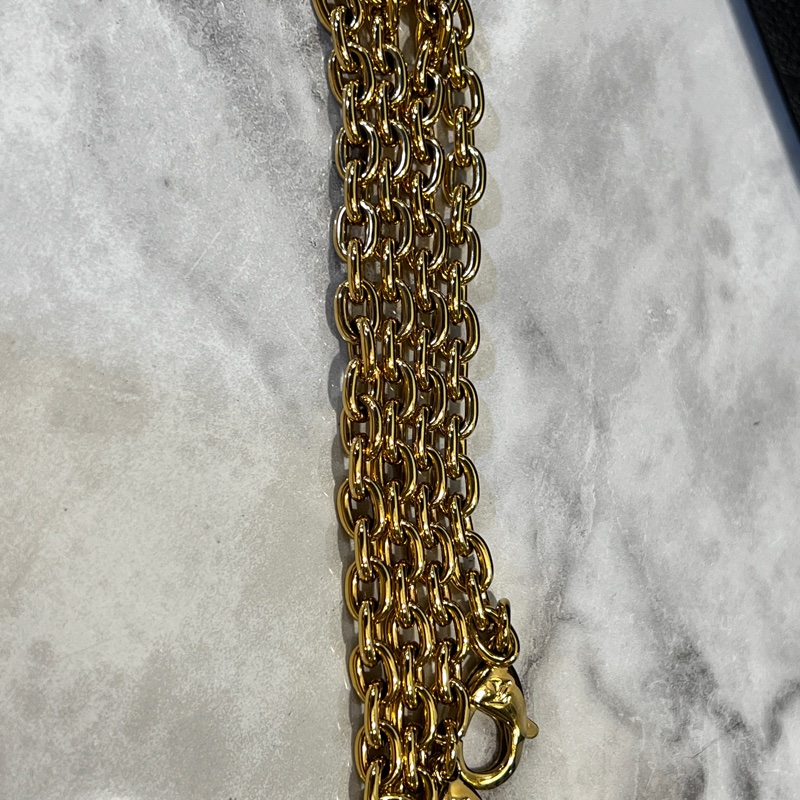 LV 黑牛皮壓紋Easy Pouch On Strap金釦肩斜背包-17