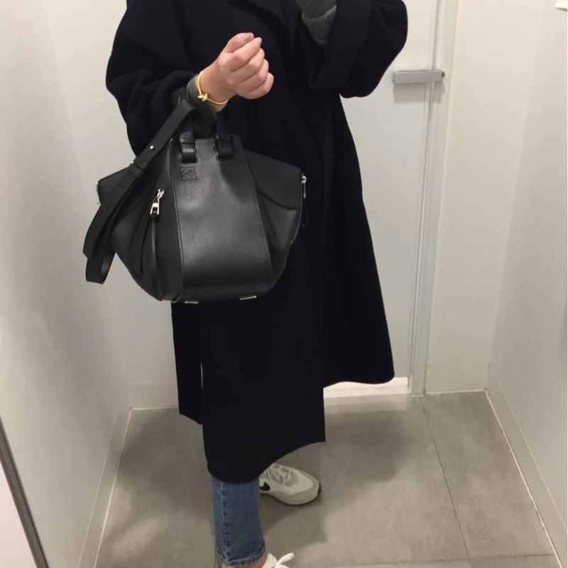 Loewe  Hammock 黑銀吊床包-3