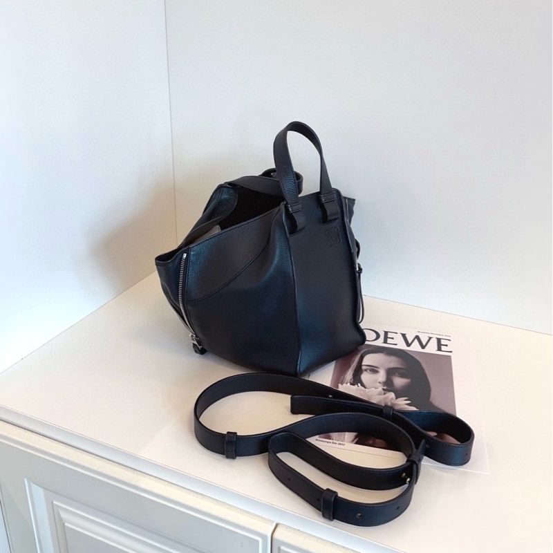 Loewe  Hammock 黑銀吊床包-5