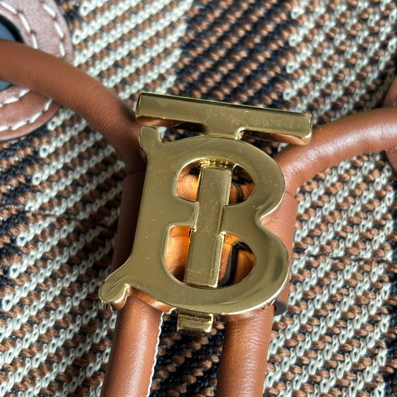 ::Burberry:: TB Bucket Bag 經典格紋水桶手袋 Leather Small TB Bucket Bag-Dark Birch Brown-2