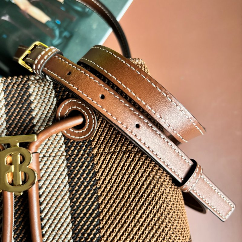 ::Burberry:: TB Bucket Bag 經典格紋水桶手袋 Leather Small TB Bucket Bag-Dark Birch Brown-4