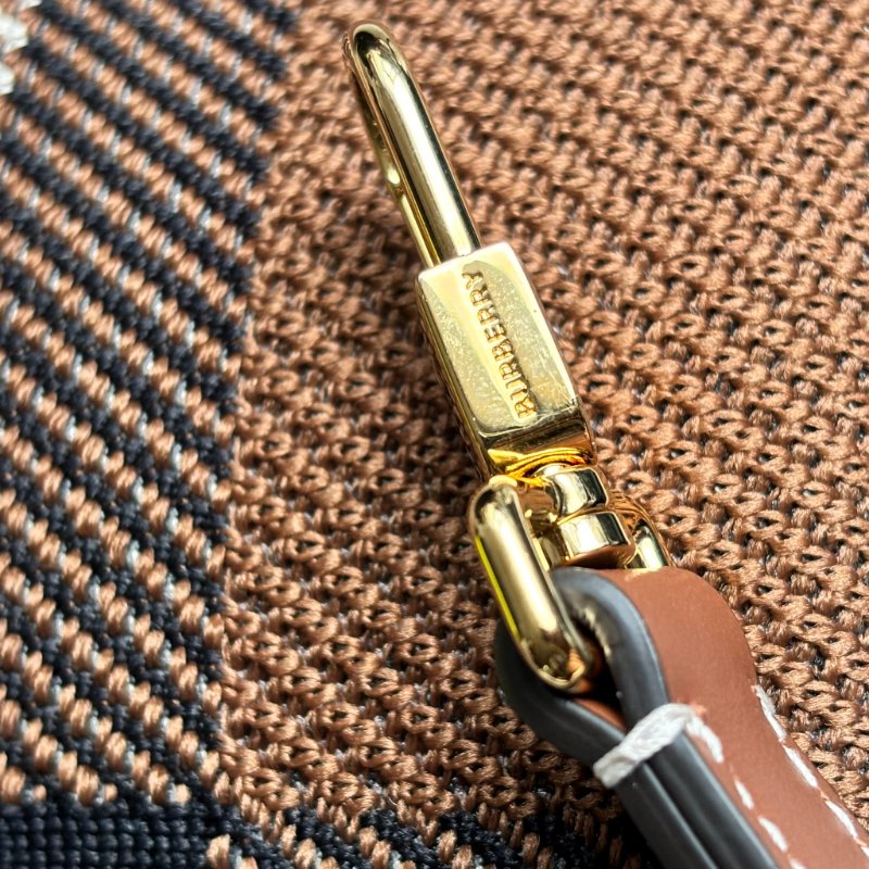 ::Burberry:: TB Bucket Bag 經典格紋水桶手袋 Leather Small TB Bucket Bag-Dark Birch Brown-8