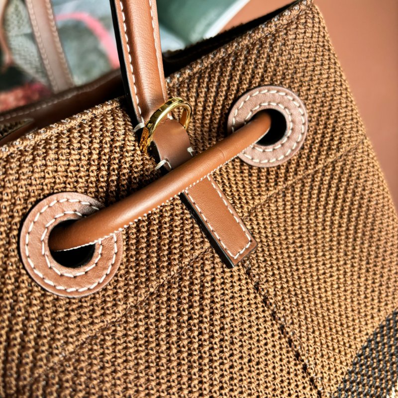 ::Burberry:: TB Bucket Bag 經典格紋水桶手袋 Leather Small TB Bucket Bag-Dark Birch Brown-12