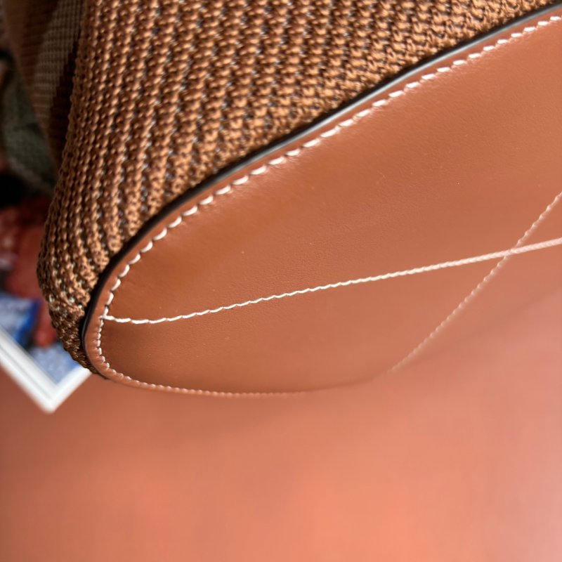 ::Burberry:: TB Bucket Bag 經典格紋水桶手袋 Leather Small TB Bucket Bag-Dark Birch Brown-15