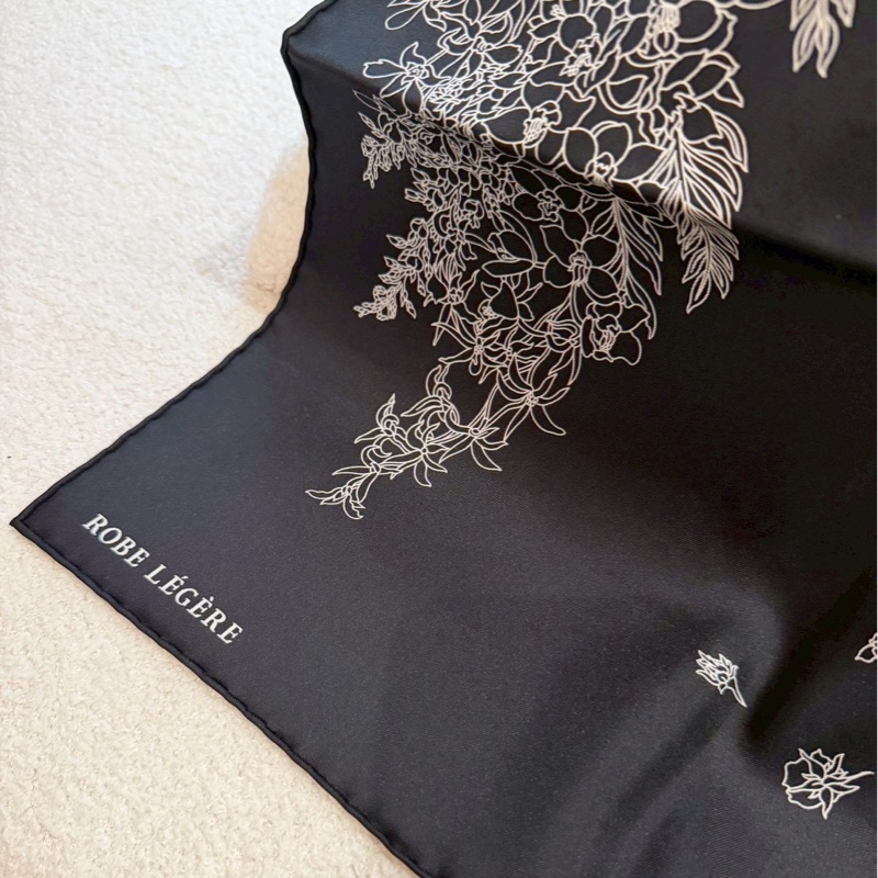 HERMES 黑色花卉馬絲巾 全新品-3