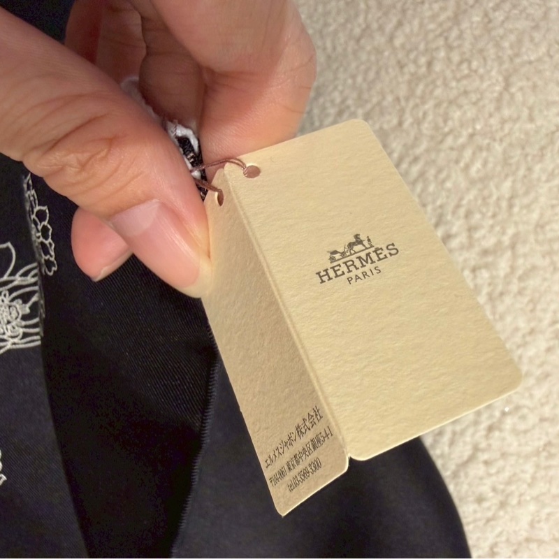 HERMES 黑色花卉馬絲巾 全新品-6