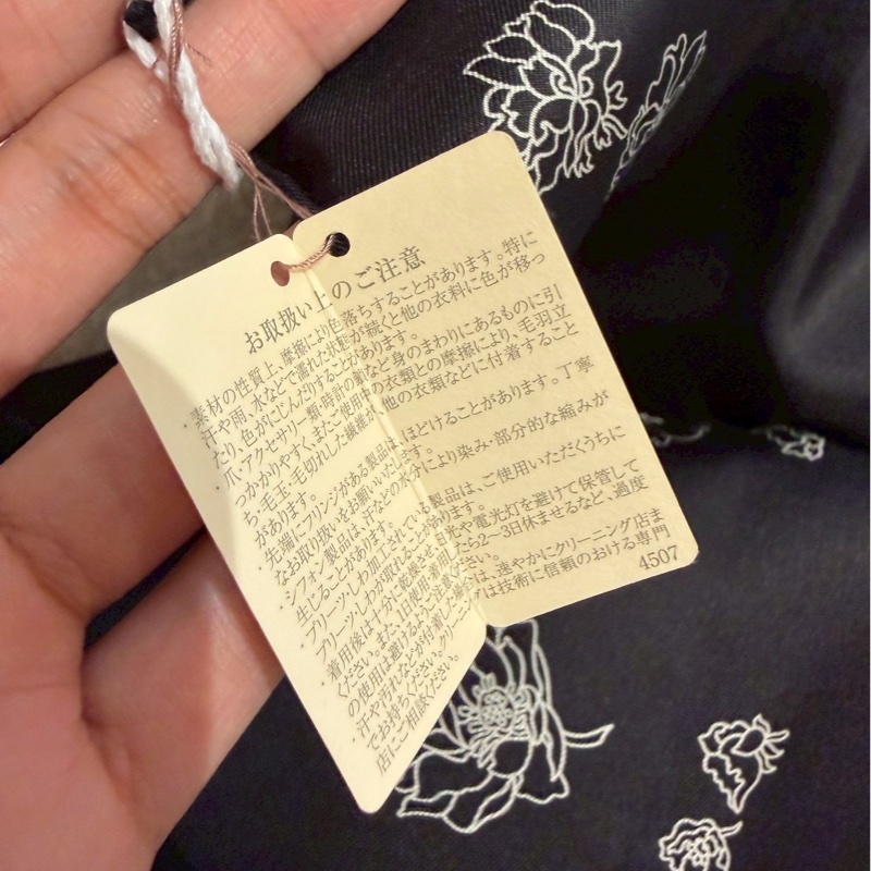 HERMES 黑色花卉馬絲巾 全新品-7