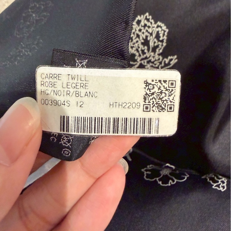 HERMES 黑色花卉馬絲巾 全新品-8