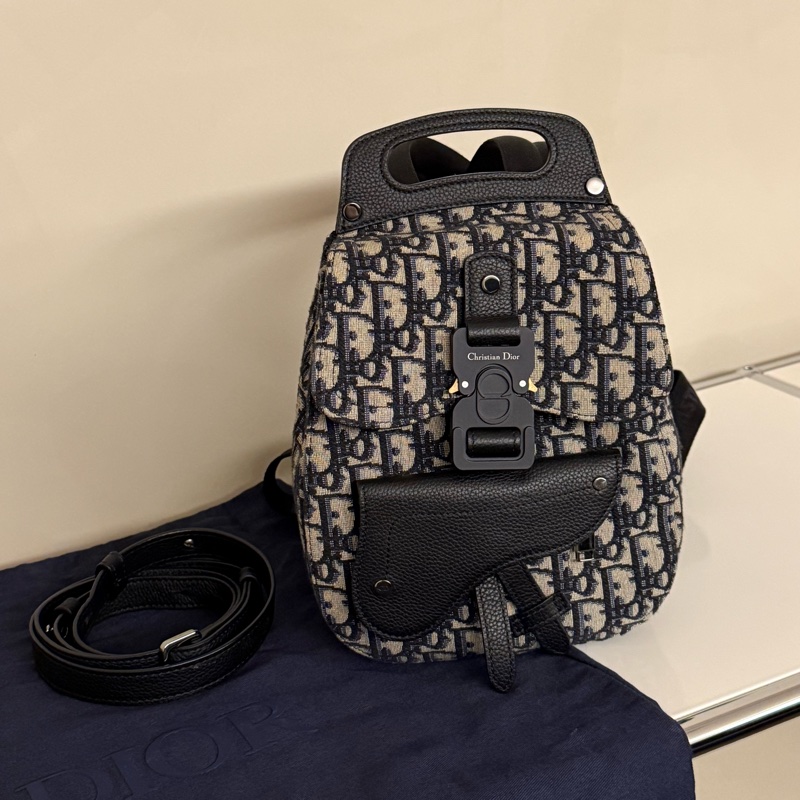 DIOR Saddle 老花後背包/ 男女皆適合-0