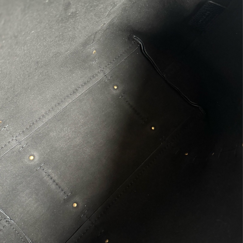 Ferragamo 黑色小金logo肩背包-21