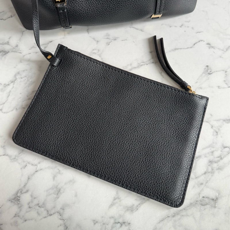 Ferragamo 黑色小金logo肩背包-26