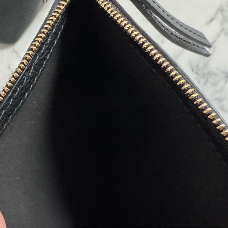 Ferragamo 黑色小金logo肩背包-32