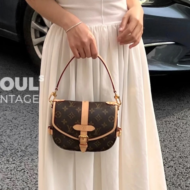 莉亞精品♡ LV 馬鞍包 二手美包-1