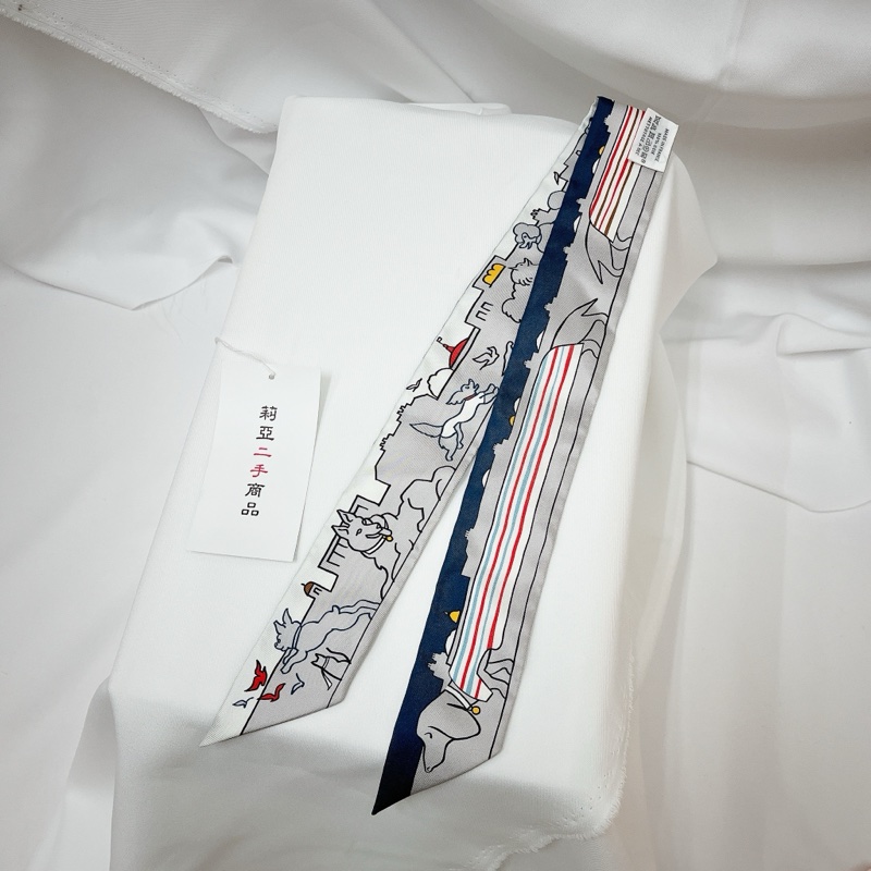 莉亞精品♡Hermes 絲巾 巴黎愛犬 二手-3