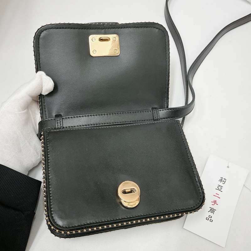莉亞精品♡Ferragamo 蝴蝶結斜背包 黑色 二手-13
