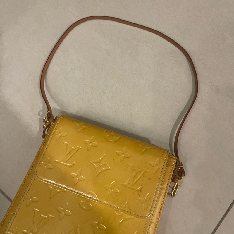 lv 漆皮肩背包-2