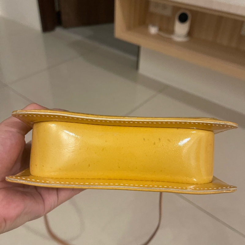 lv 漆皮肩背包-10