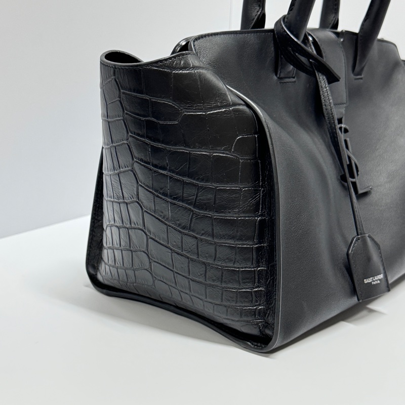 （極新🎁 超稀有） YSL “so black” 全黑鱷魚紋 斜背包 專櫃13萬！-10