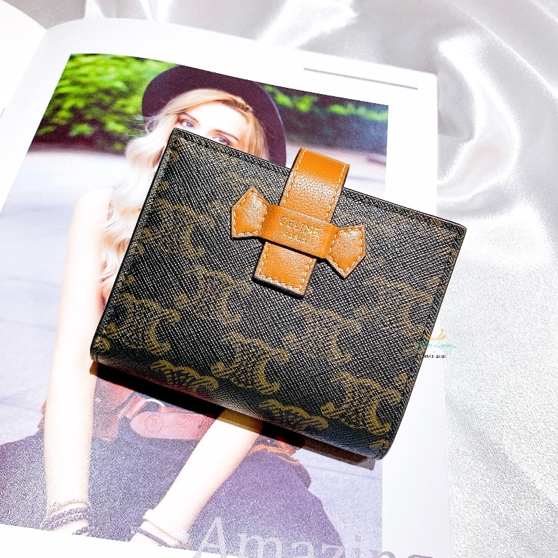 【 全新未使用 】Celine 賽琳 十字 老花 內零錢袋 信用卡層 對開 釦式短夾 精品短夾-0