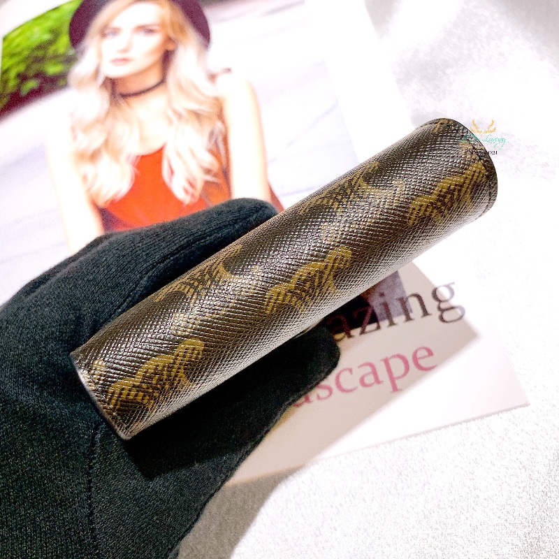 【 全新未使用 】Celine 賽琳 十字 老花 內零錢袋 信用卡層 對開 釦式短夾 精品短夾-3