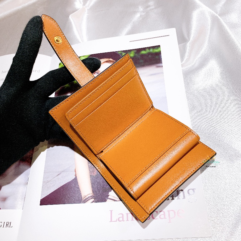 【 全新未使用 】Celine 賽琳 十字 老花 內零錢袋 信用卡層 對開 釦式短夾 精品短夾-5