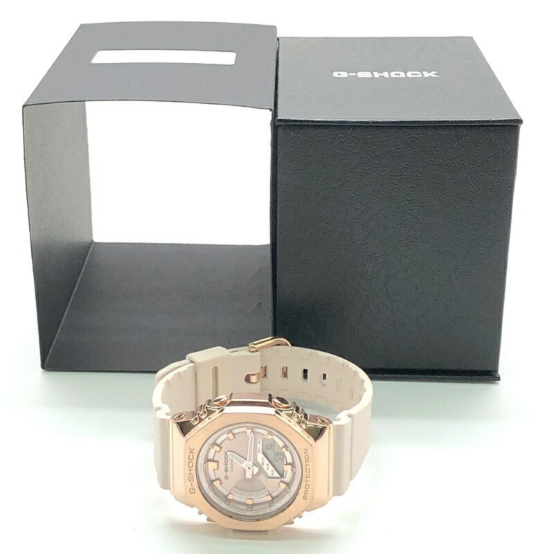 卡西歐 G-SHOCK GM-S2100PG-4A 金屬錶殼中型緊湊型腕錶，採用卡西歐橡木八角形錶殼、雙 LED 照明、粉金 IP 鍍層指針/數位雙顯，2023 年 8 月發售，Mikunigaoka 商店，ITA56SJ5HNVG-9