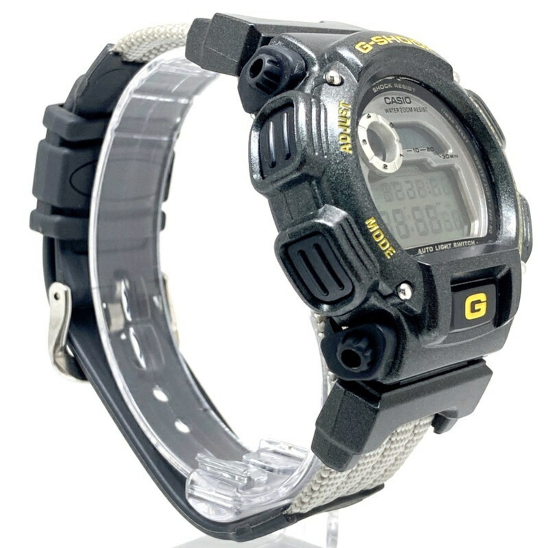卡西歐 G-SHOCK DW-9000AS-8AT X-tream 三冠王世界盃槍灰色腕錶，1997 年 5 月發布，可在 Mikunigaoka 商店購買。 IT1VU5K2GMHV-1