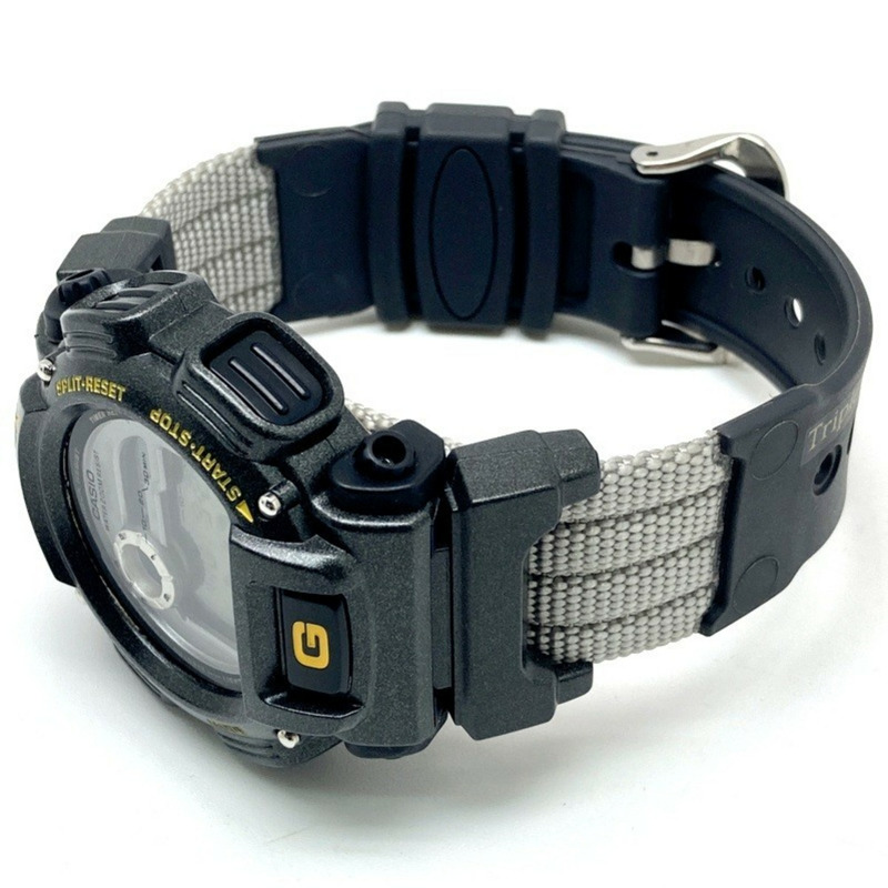 卡西歐 G-SHOCK DW-9000AS-8AT X-tream 三冠王世界盃槍灰色腕錶，1997 年 5 月發布，可在 Mikunigaoka 商店購買。 IT1VU5K2GMHV-4