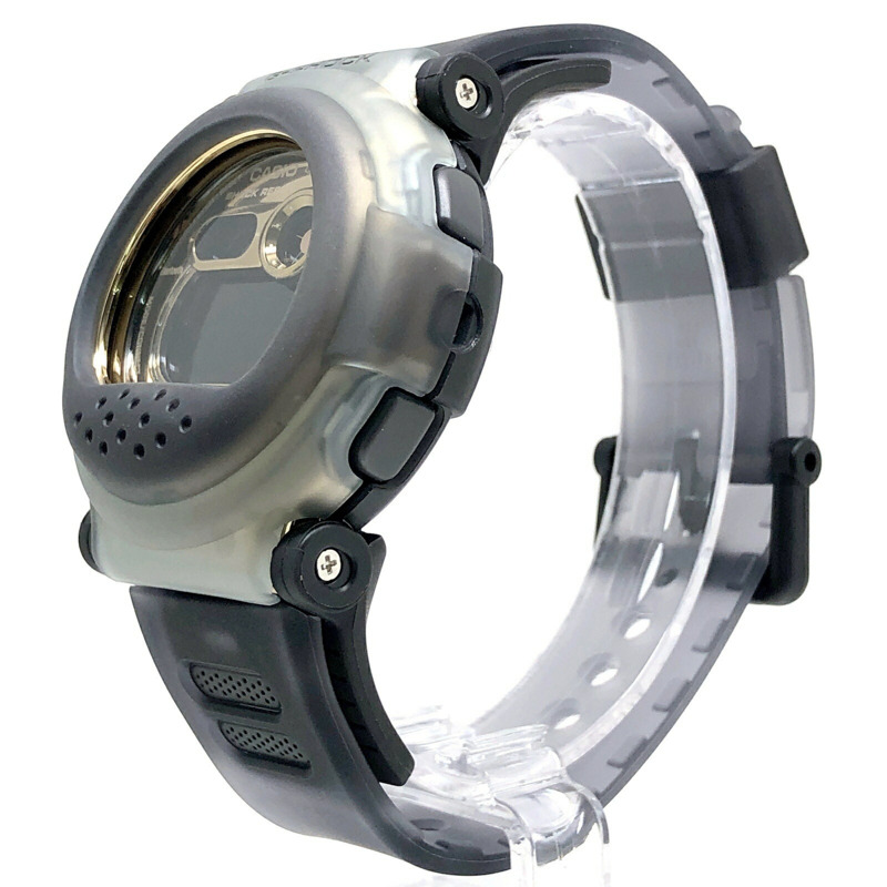 卡西歐 G-SHOCK G-B001MVB-8 NEXAX Jason 復刻版腕錶，配備藍牙、Mobile Link 功能、金屬錶圈、灰色鏤空錶殼和金色錶帶。 2023 年 1 月發售。 Mikunigaoka 商店。 ITAZ0EBCB2MO-2