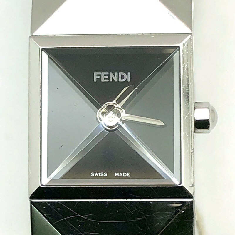 FENDI 女士石英4250L金字塔手鐲腕錶，銀色不鏽鋼材質，Mikunigaoka專賣店，ITF6MPLMM6QW RM0204T-9