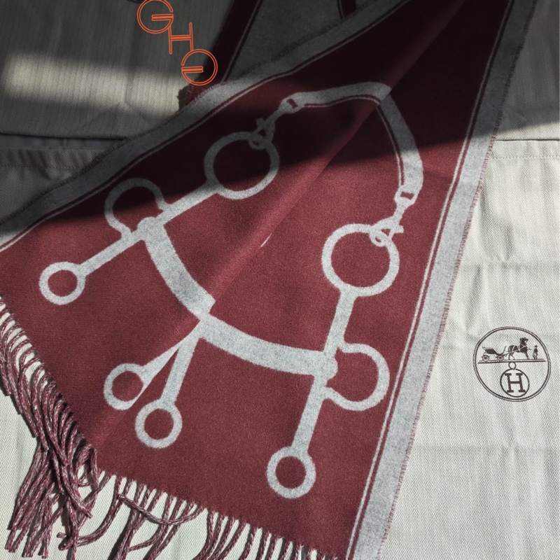 愛馬仕秋冬二五圍巾頸巾🧣 Casaque Mors Scarf / 灰加紅色( Brand New)-0