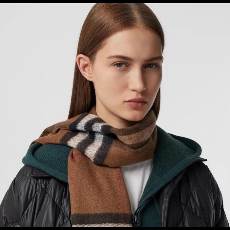 Burberry 咖色格紋多用途披肩-0