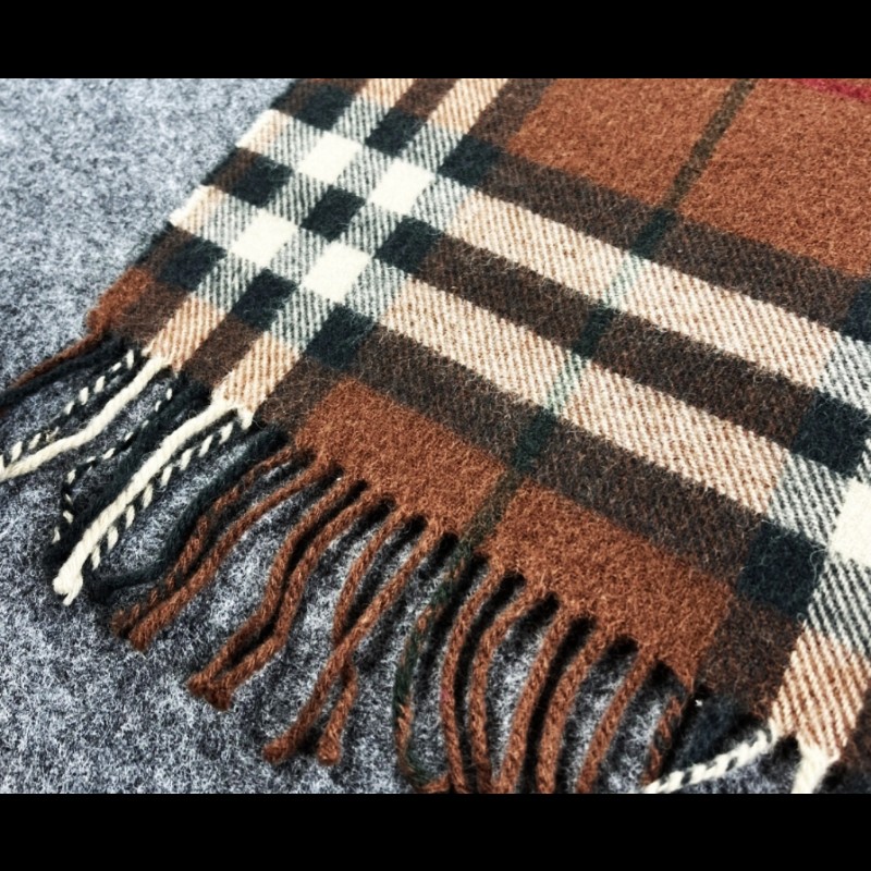Burberry 咖色格紋多用途披肩-9