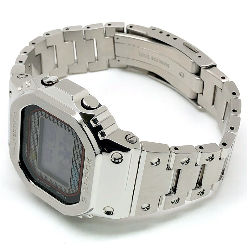卡西歐 G-SHOCK GMW-B5000D-1C 手錶，全金屬錶殼，第一代表盤顏色，電波校時太陽能動力，藍牙，手機連接，LED 背光，旋入式後蓋，銀色，2025 年 6 月發售，Mikunigaoka 商店，IT61W8EK1S2O-5