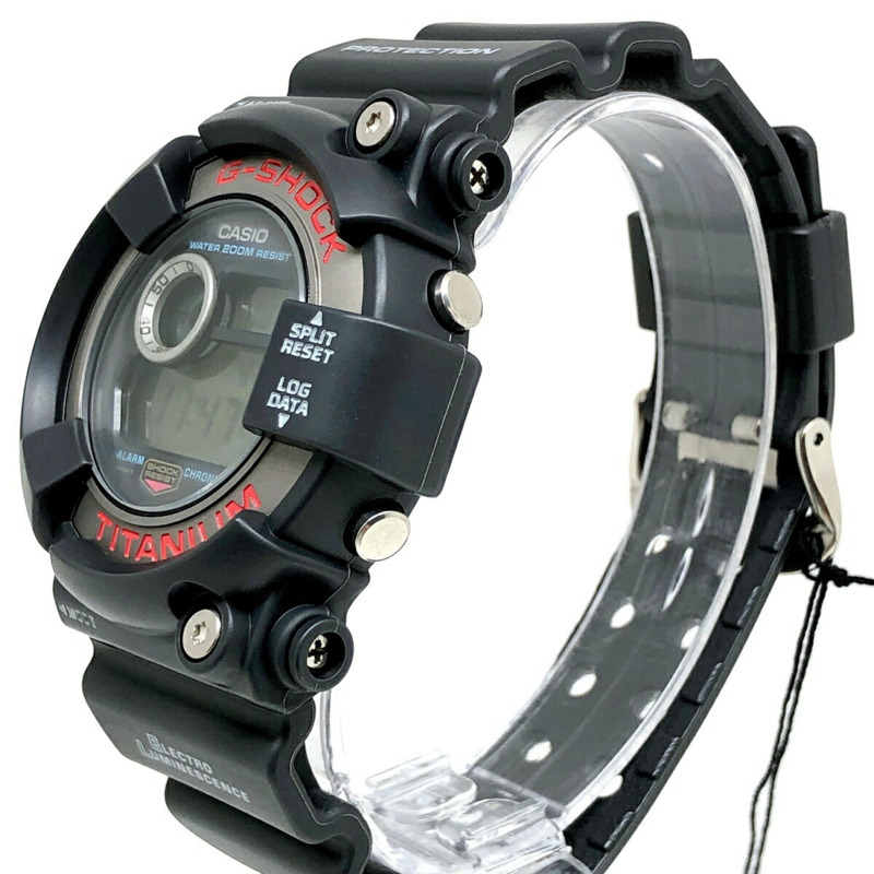 Casio G-SHOCK FROGMAN DW-8200-1A 手錶，第二代 Frogman，鈦金屬錶殼，EL 背光，紅/深灰色，1995 年 6 月發布，Mikunigaoka 商店，ITCYRXFS5KJW-2