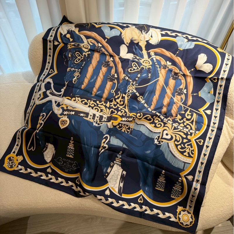 HERMES 心型輓具絲巾 全新品-1