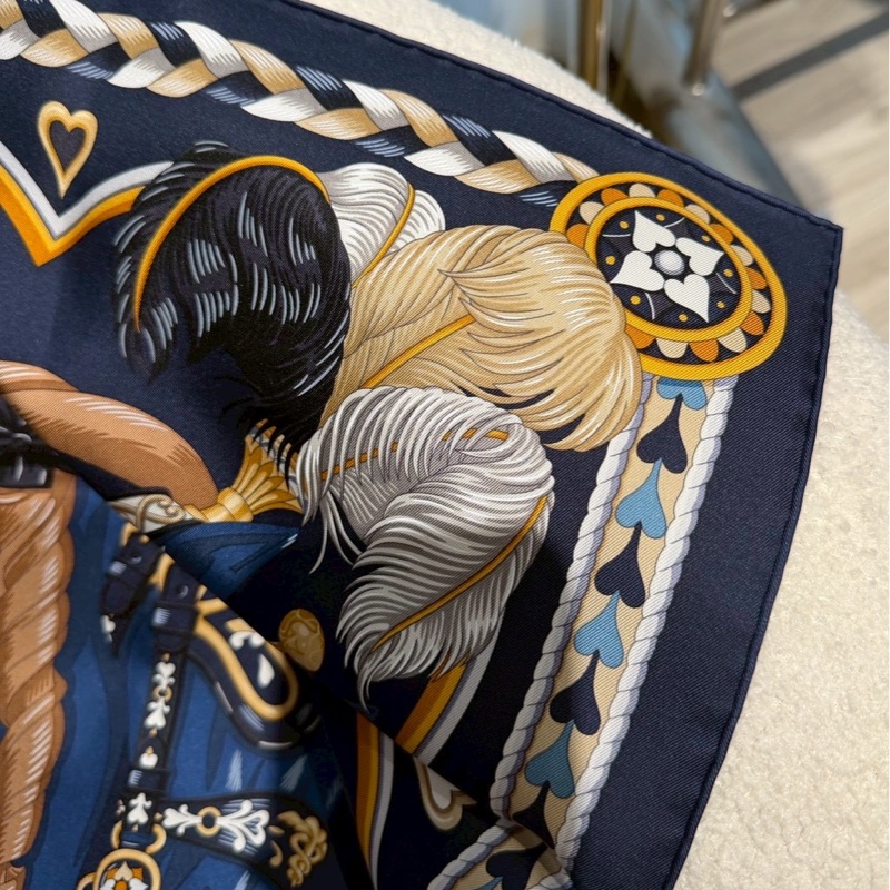 HERMES 心型輓具絲巾 全新品-4