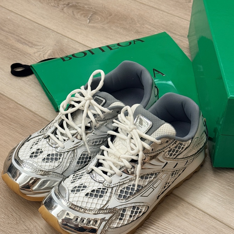 BV Orbit 近全新（只穿過兩次）男生熱銷尺寸45號白金銀-1